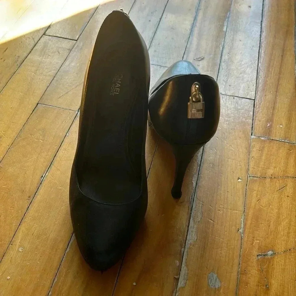 Michael  kors classic pumps with lock‎ locket